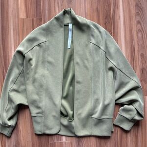 Lululemon Softstreme Dropped Sleeve Wrap - size 6